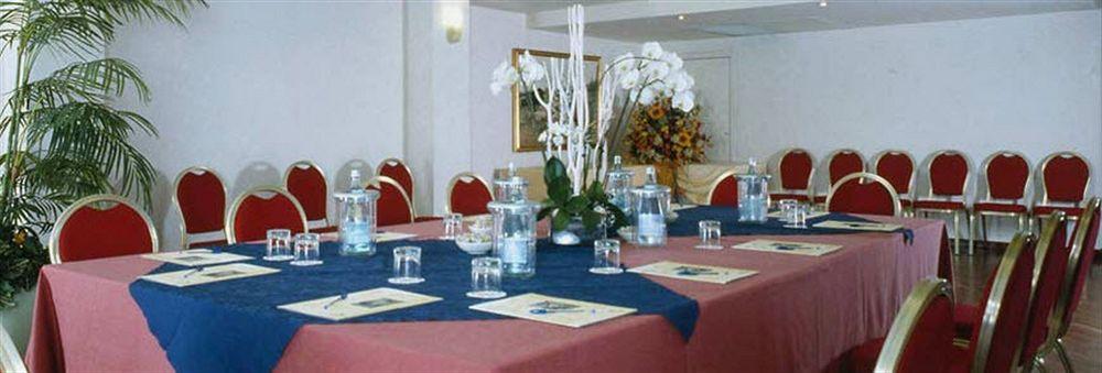 Hotel Savoy Palace Gardone Riviera Bagian luar foto