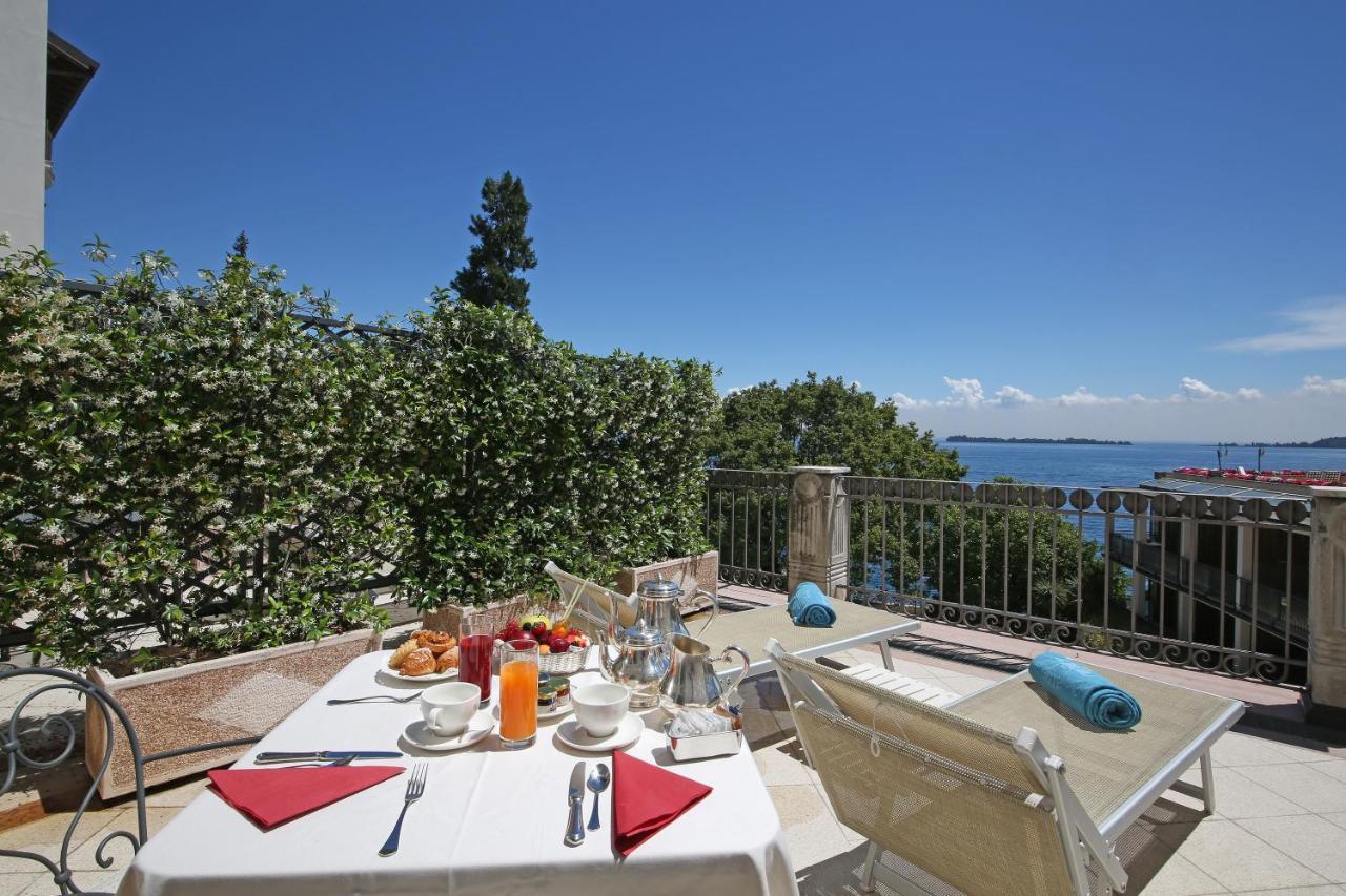 Hotel Savoy Palace Gardone Riviera Bagian luar foto