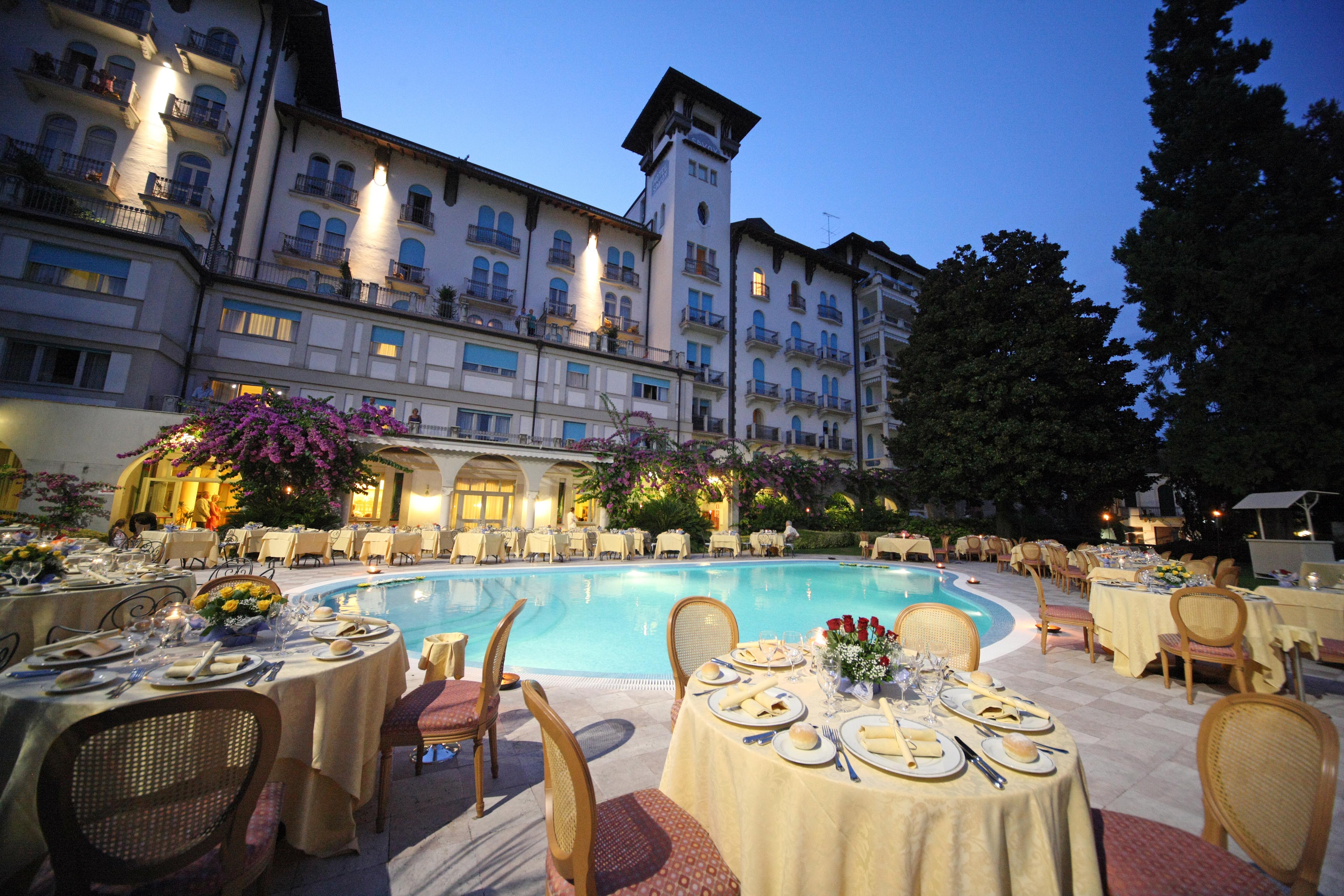 Hotel Savoy Palace Gardone Riviera Bagian luar foto