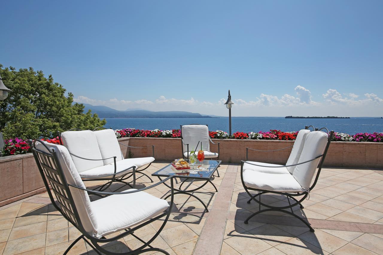 Hotel Savoy Palace Gardone Riviera Bagian luar foto