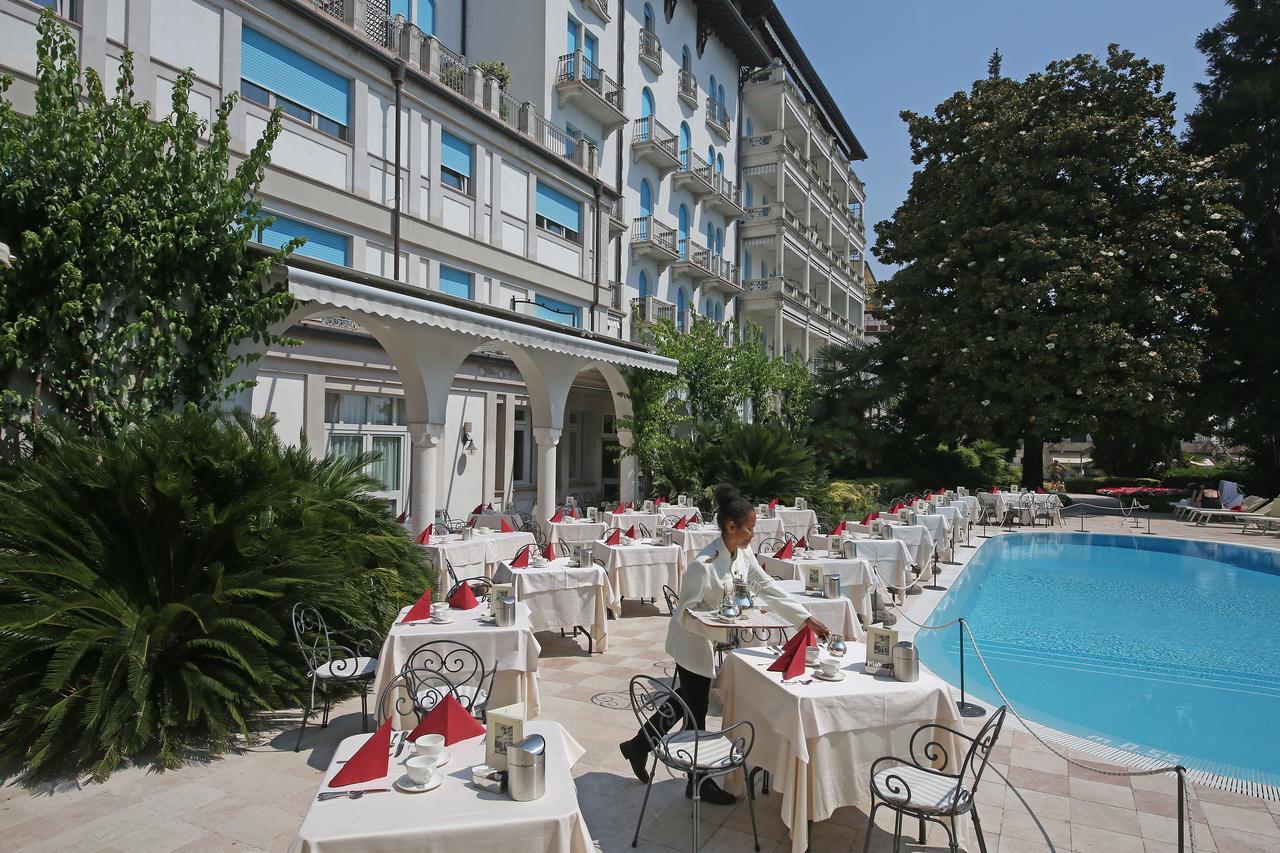 Hotel Savoy Palace Gardone Riviera Bagian luar foto