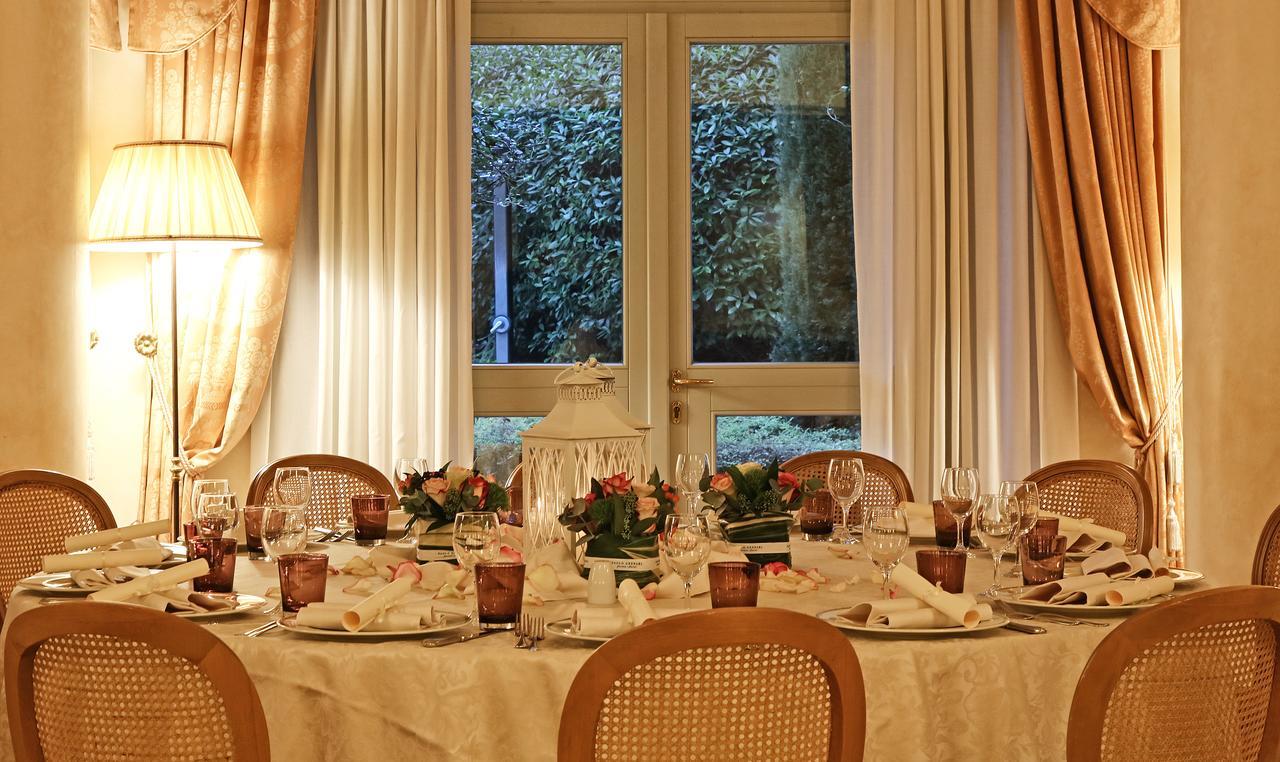 Hotel Savoy Palace Gardone Riviera Bagian luar foto