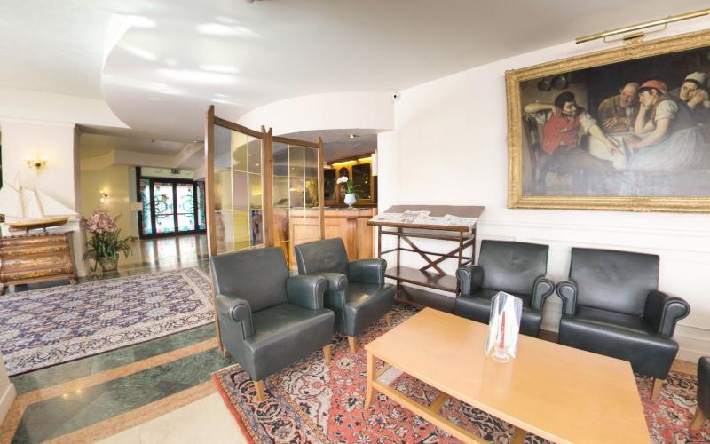 Hotel Savoy Palace Gardone Riviera Bagian luar foto