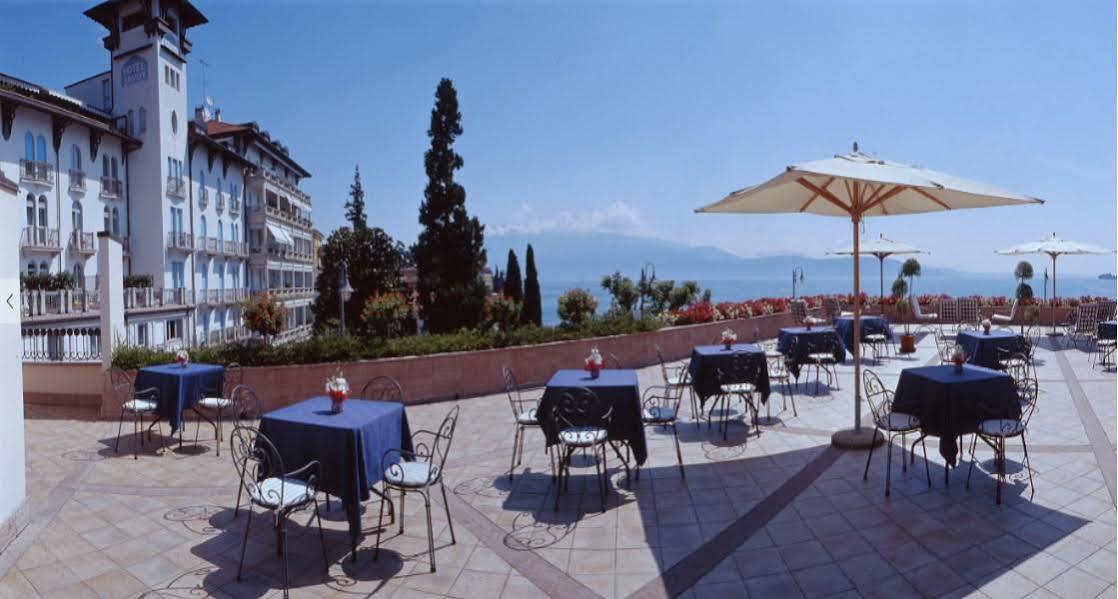 Hotel Savoy Palace Gardone Riviera Bagian luar foto