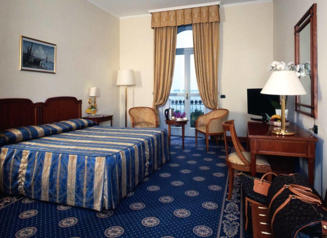 Hotel Savoy Palace Gardone Riviera Bagian luar foto