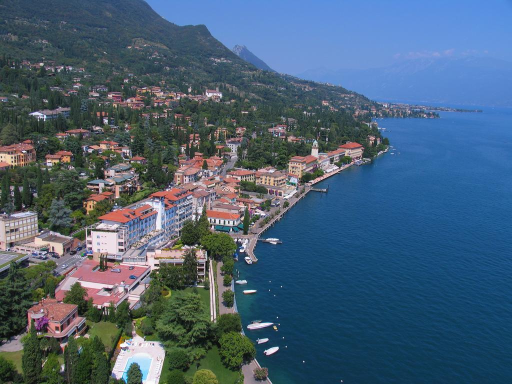 Hotel Savoy Palace Gardone Riviera Bagian luar foto