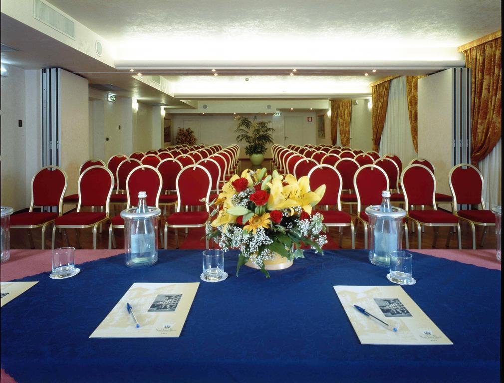 Hotel Savoy Palace Gardone Riviera Bagian luar foto