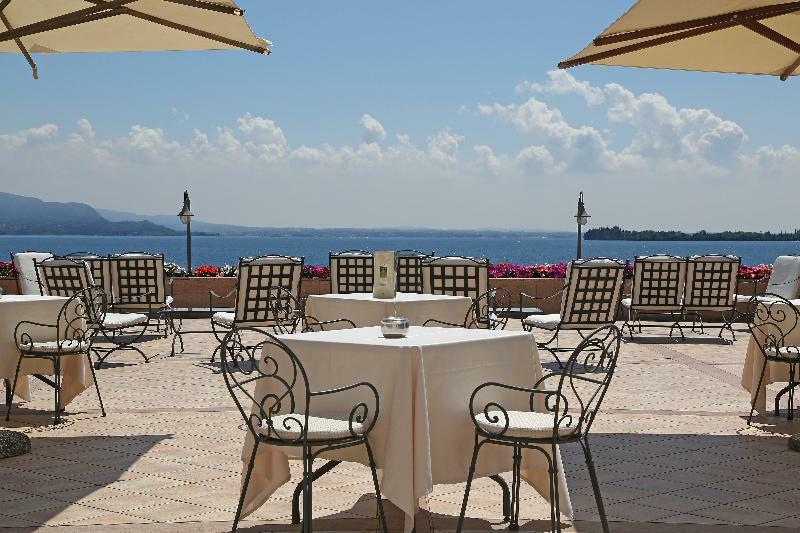 Hotel Savoy Palace Gardone Riviera Bagian luar foto