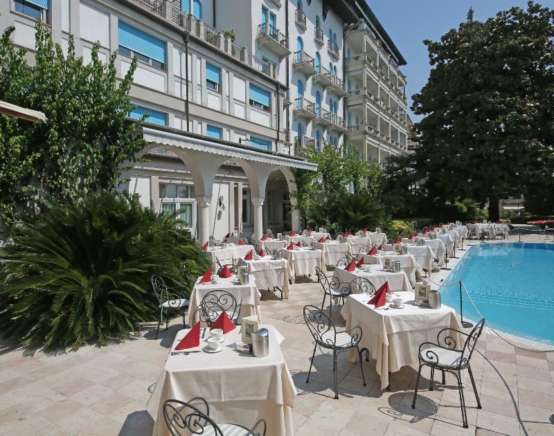 Hotel Savoy Palace Gardone Riviera Bagian luar foto