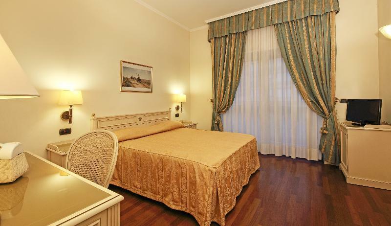 Hotel Savoy Palace Gardone Riviera Bagian luar foto